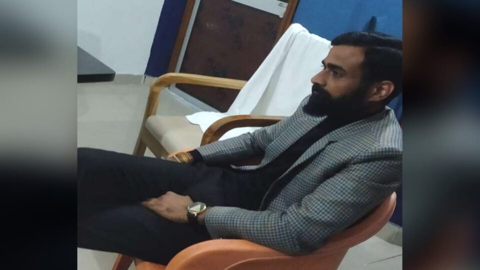 यूपी चुनाव 2022: स्वामी प्रसाद मौर्य के पुत्र को पुलिस ने लिया हिरासत में, रुपये बांटने के आरोप के बाद पूछताछ जारी सांसद संघमित्रा पर कल हुई थी एफआईआर
