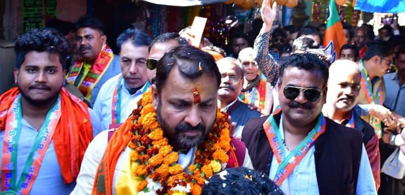 विधायक प्रकाश की जीत पर पत्नी पूर्व जिला पंचायत अध्यक्ष सरिता नें रंगों की मचाई धूम !