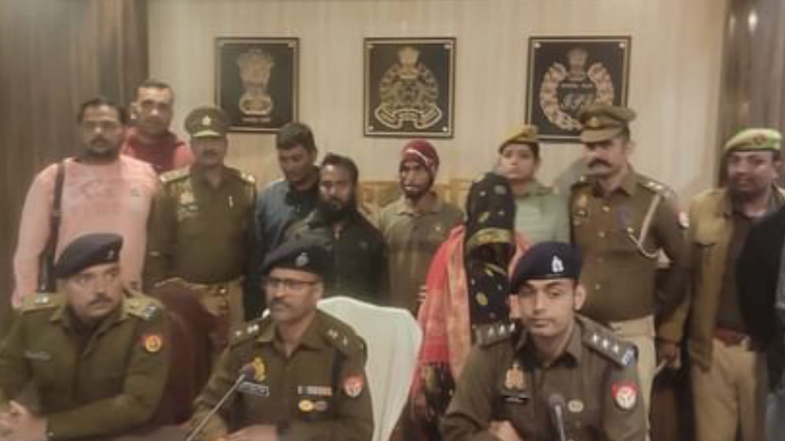 रिश्तों का कत्ल : बेवफा पत्नी ने प्रेमी के साथ मिलकर कराई थी पति की हत्या, तमंचा हुआ बरामद