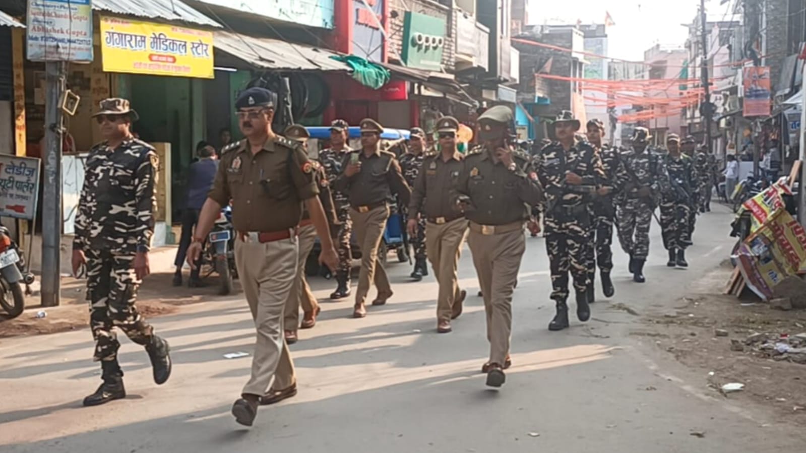 पुलिस नें भयमुक्त मतदान के लिये अभी से बनाया माहौल : किया फ्लैग मार्च