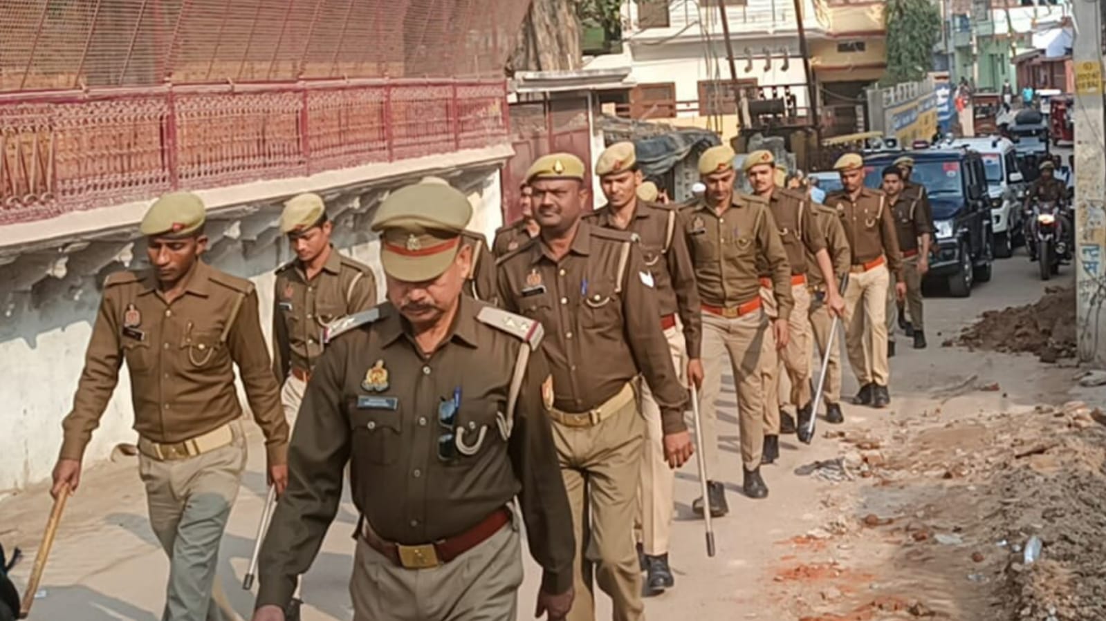 पुलिस नें भयमुक्त मतदान के लिये अभी से बनाया माहौल : किया फ्लैग मार्च