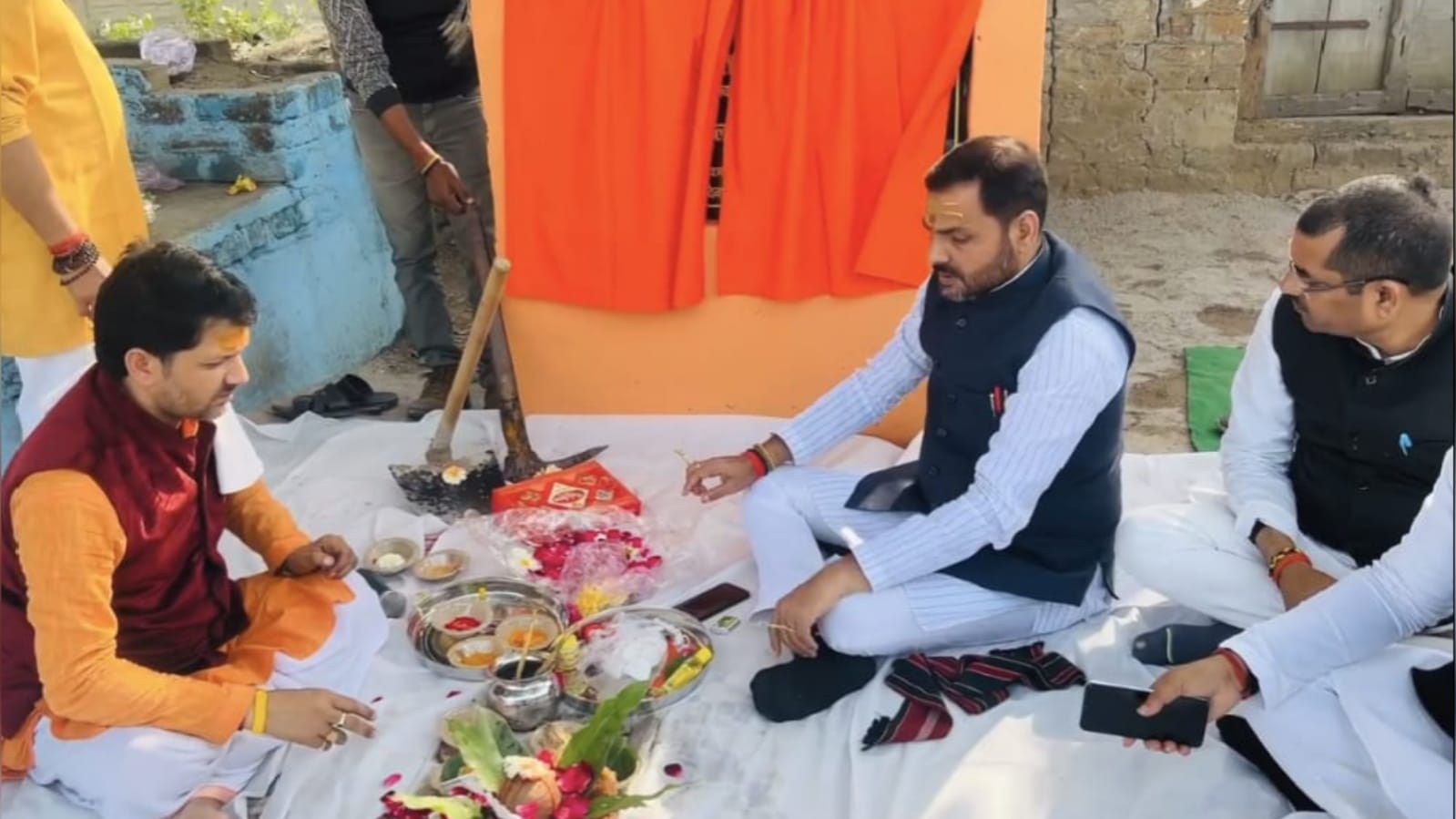विधायक प्रकाश नें पूरी कर दी आस : खुरहंड -विलगांव मार्ग की बदहाली होगी दूर