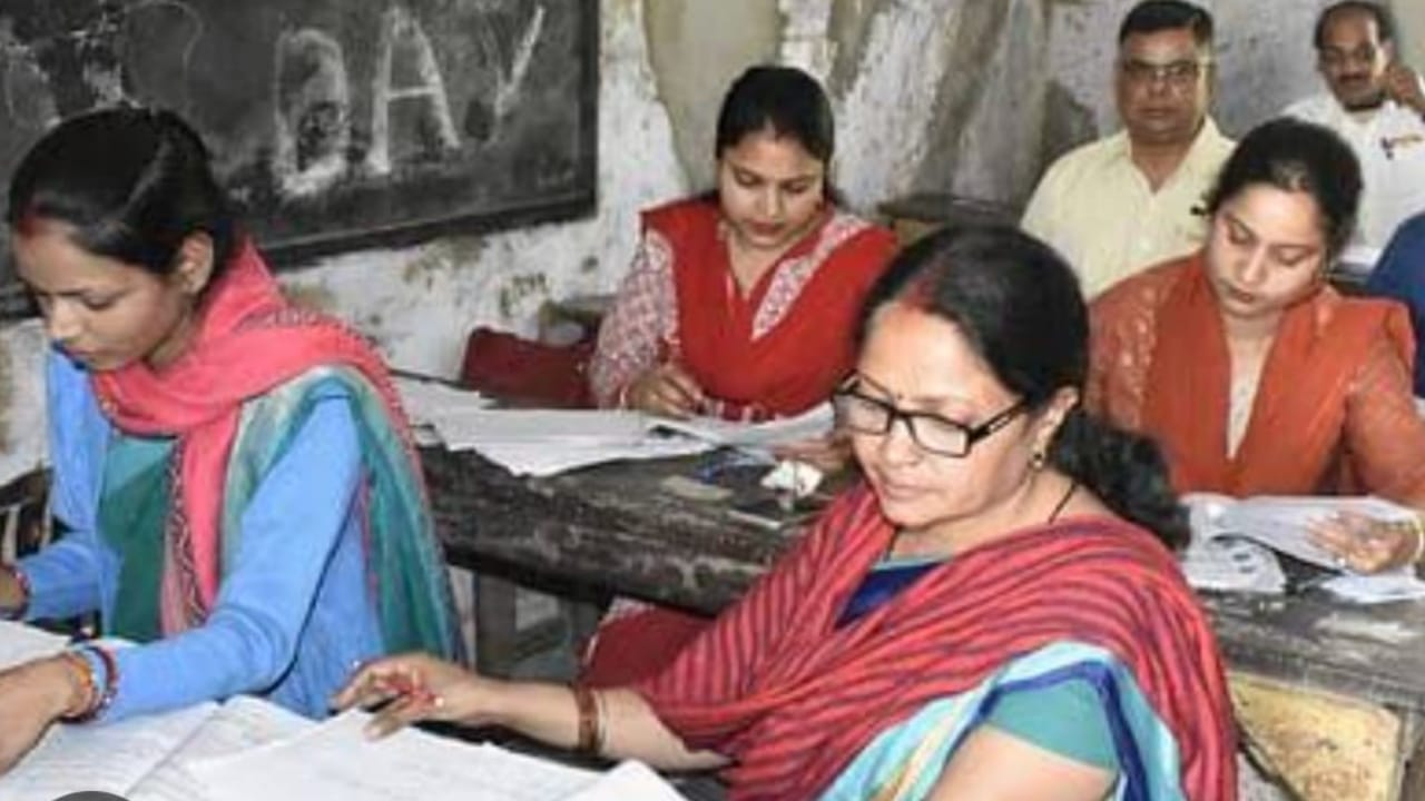 गुरू जी पास कर देना, फेल हुई तो घर वाले शादी करा देंगे: छात्रों नें लिखे अजीबो गरीब जवाब
