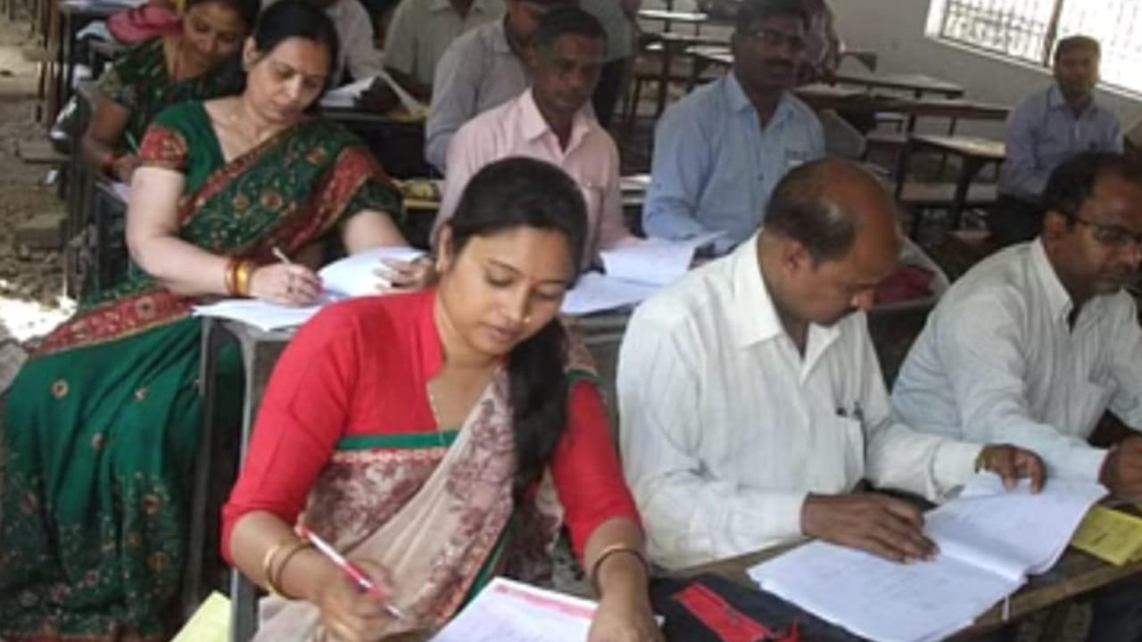 गुरू जी पास कर देना, फेल हुई तो घर वाले शादी करा देंगे: छात्रों नें लिखे अजीबो गरीब जवाब