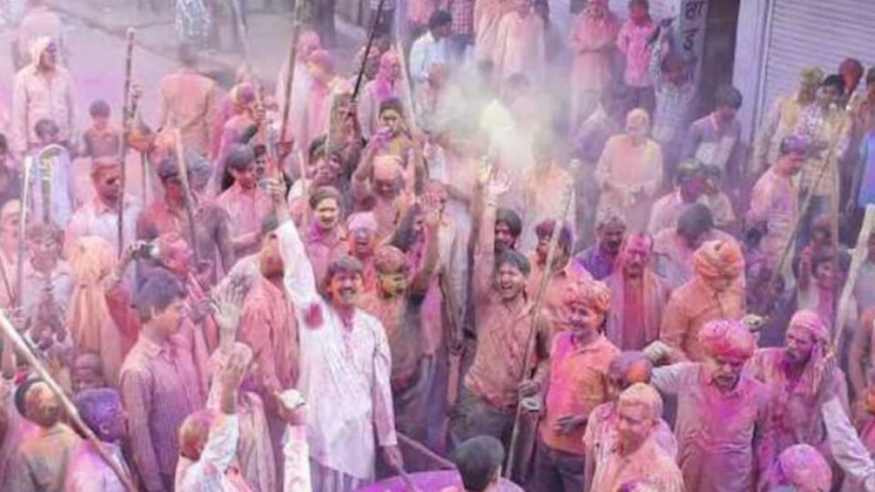 यादों के झरोखों में बांदा की होली : हुडदंग और गाली गलौज पर मिलती थी बख्शीश