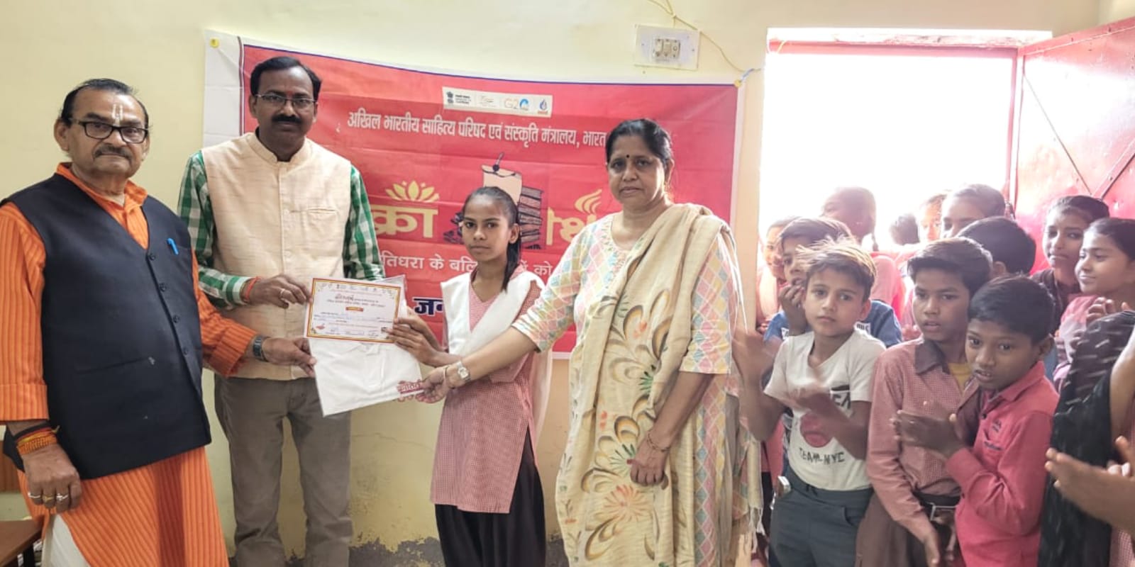 साहित्य परिषद द्वारा भाषण प्रतियोगिता : विजयी प्रतिभागी पुरस्कृत