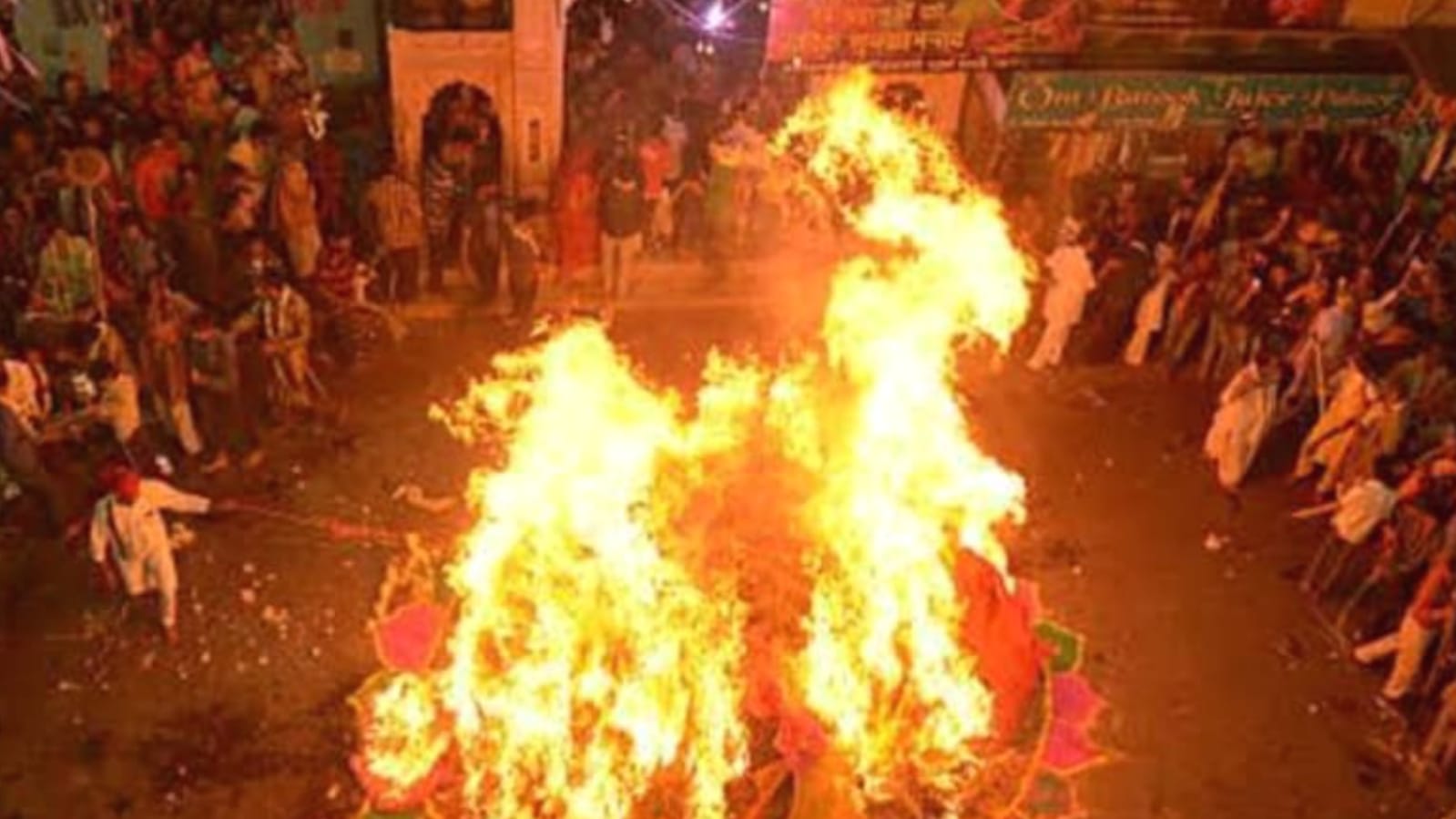 होली पर विशेष: नवाब ने जलवाई थी बांदा में पहली बार होली