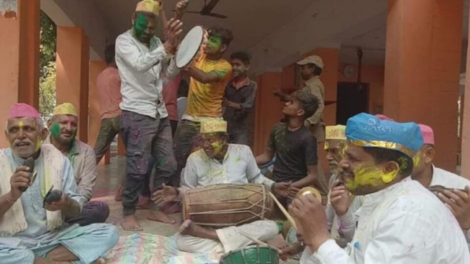 बुंदेलखंड में गुम हो चुके “इसुरी के फाग” होली में हो उठते हैं “जीवंत” !