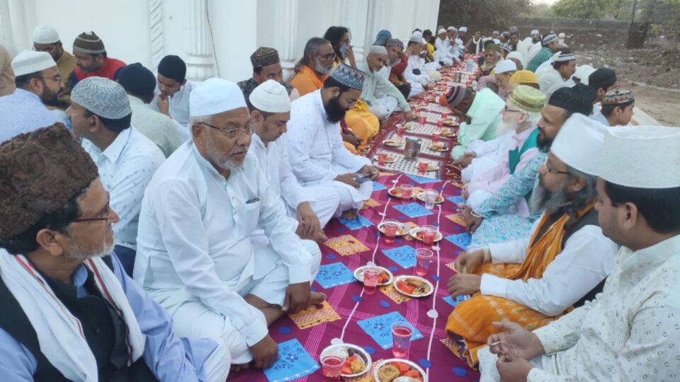 बांदा में मझला रोजा के साथ इफ्तार पार्टियों नें पकड़ा जोर