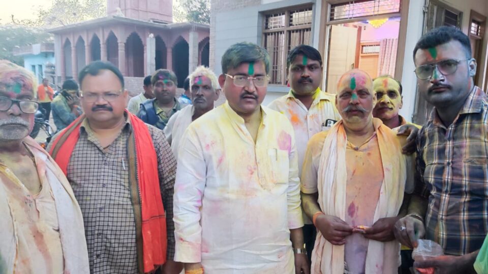 होली में जमकर चला रंग: नशे की तरंग में मटन एवं चिकन का भी दिखा धमाल