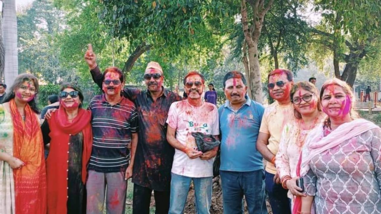 होली में जमकर चला रंग: नशे की तरंग में मटन एवं चिकन का भी दिखा धमाल