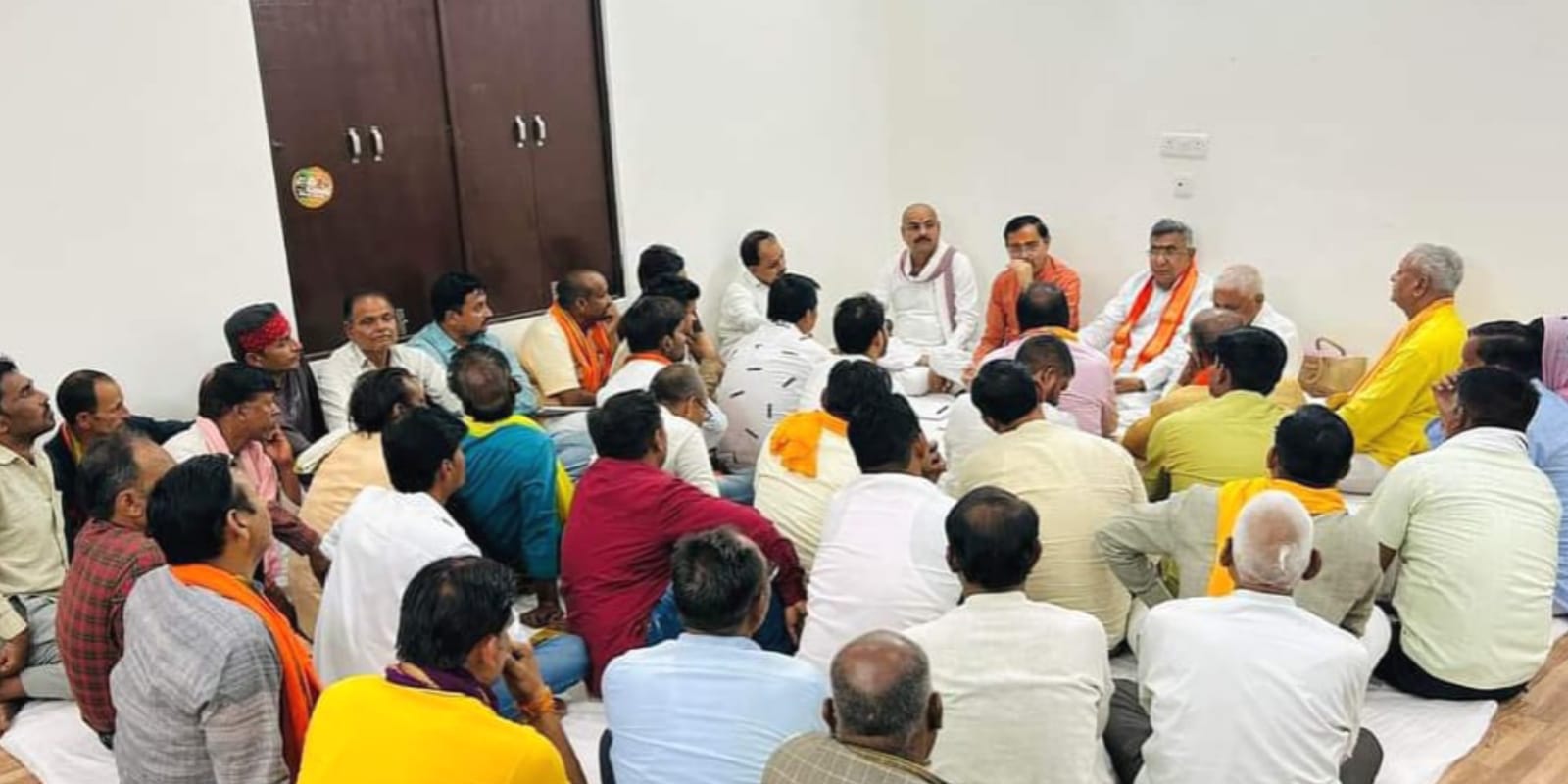 विधायक प्रकाश नें पार्टी जनों की बैठक में बताया बूथ मजबूत करने का फार्मूला