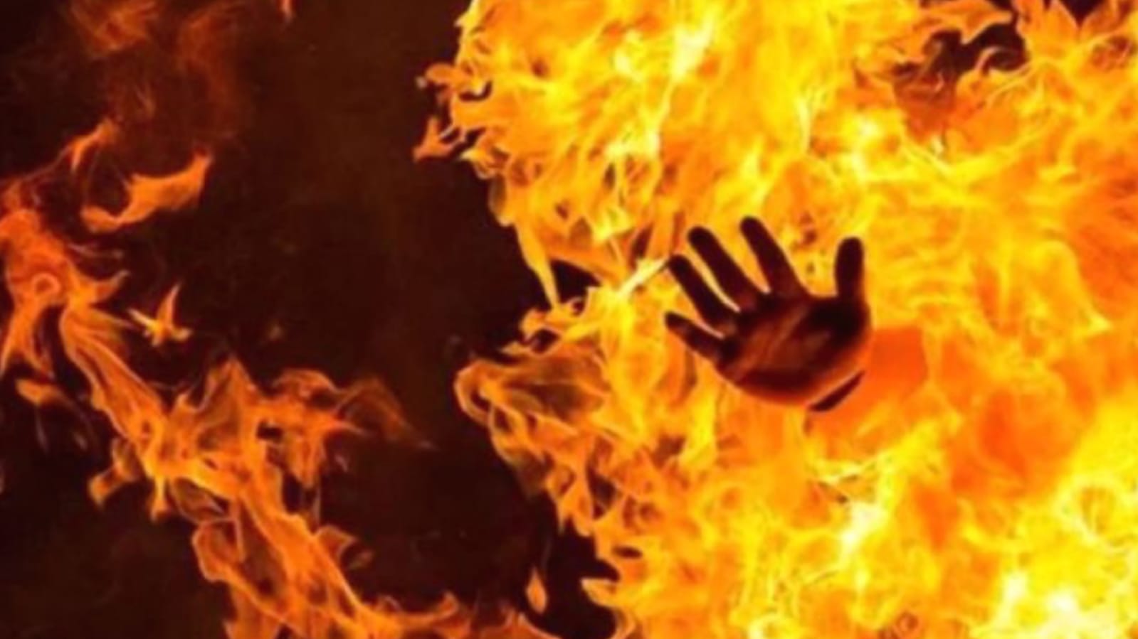 खौफनाकः 6 माह की बेटी को गोद में लेकर मां ने लगाई खुद कोआग : घरेलू कलह से थी परेशान