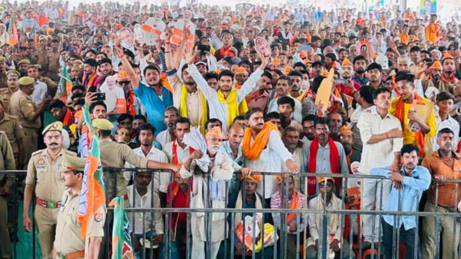 मुख्यमंत्री योगी नें दिखाई राजनीतिक रंगबाजी : विपक्षियों पर हमलाकर लूटा वाह -वाह