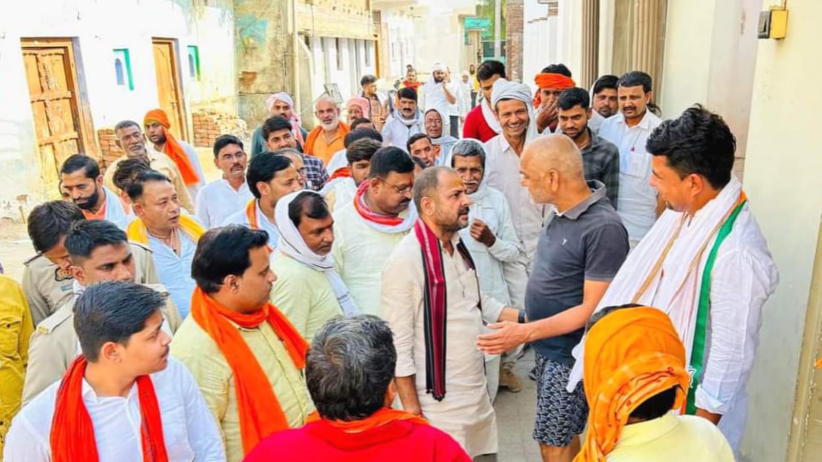विधायक प्रकाश नें तन -मन एवं श्रम कमल खिलाने के लिये किया समर्पित