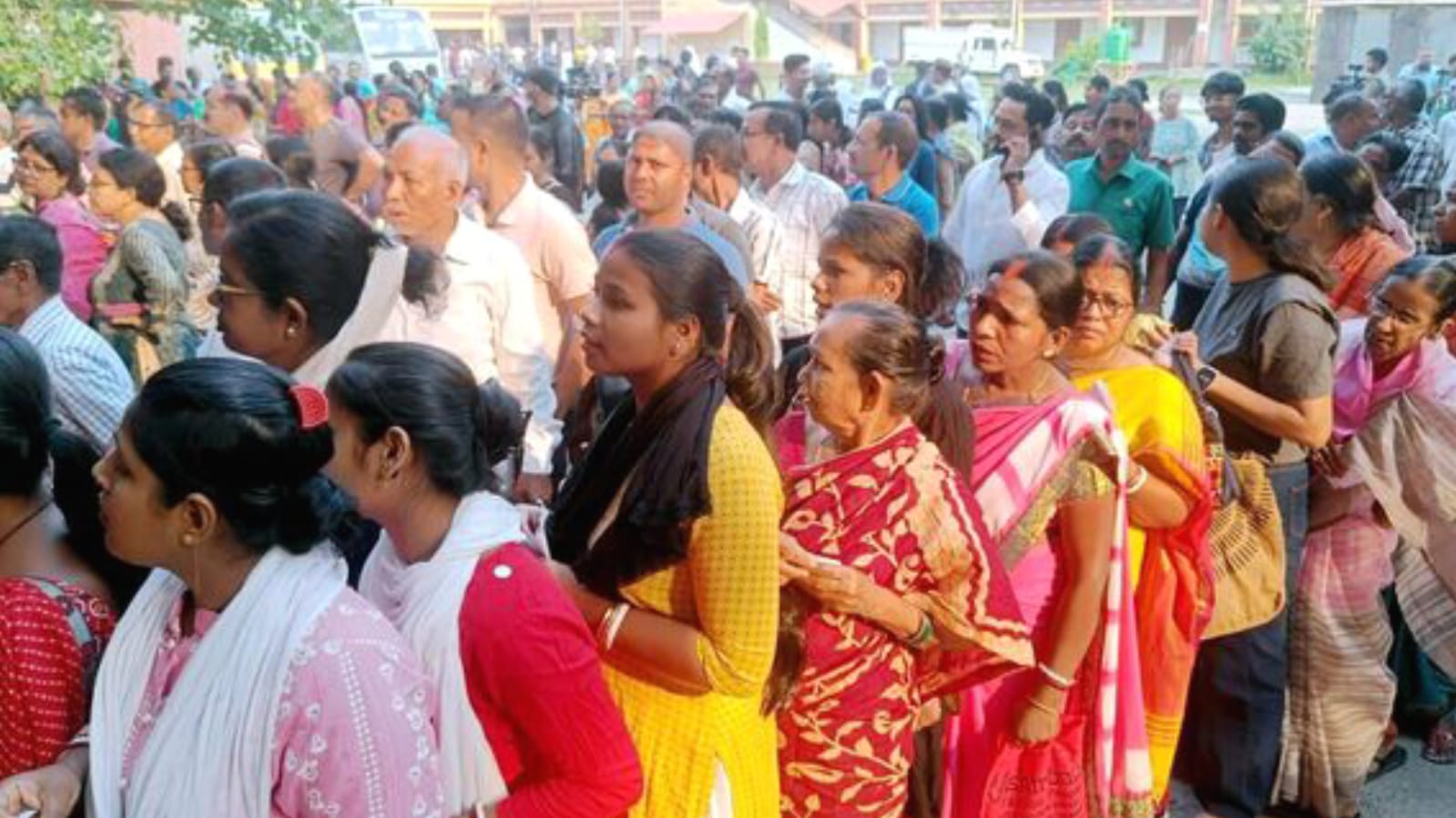 बांदा जिले में 13,28,339 मतदाता करगें अपने मताधिकार का प्रयोग