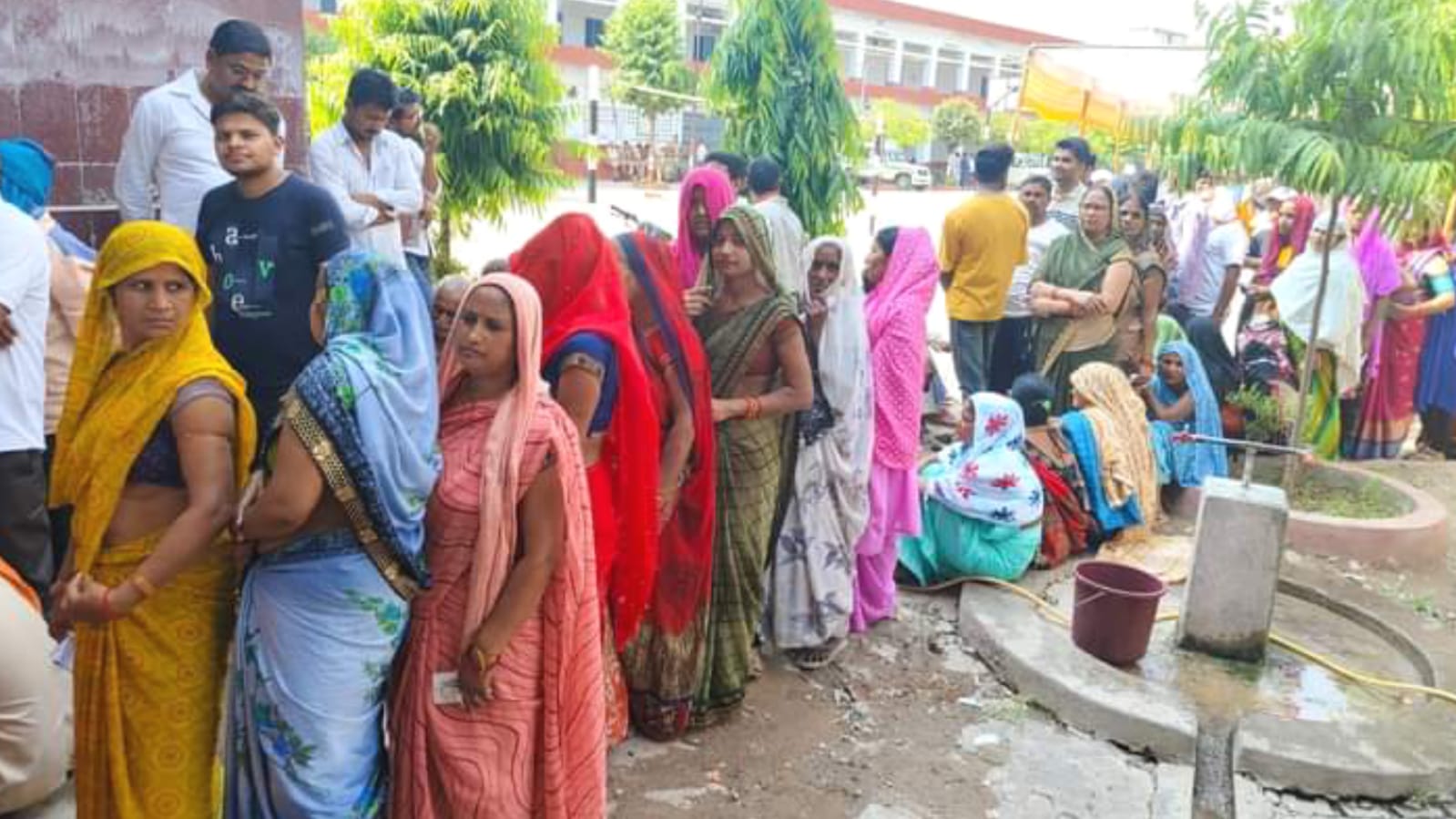 बांदा लोकसभा में मतदान पर तपिश पड़ी भारी : 60 प्रतिशत हुआ मतदान