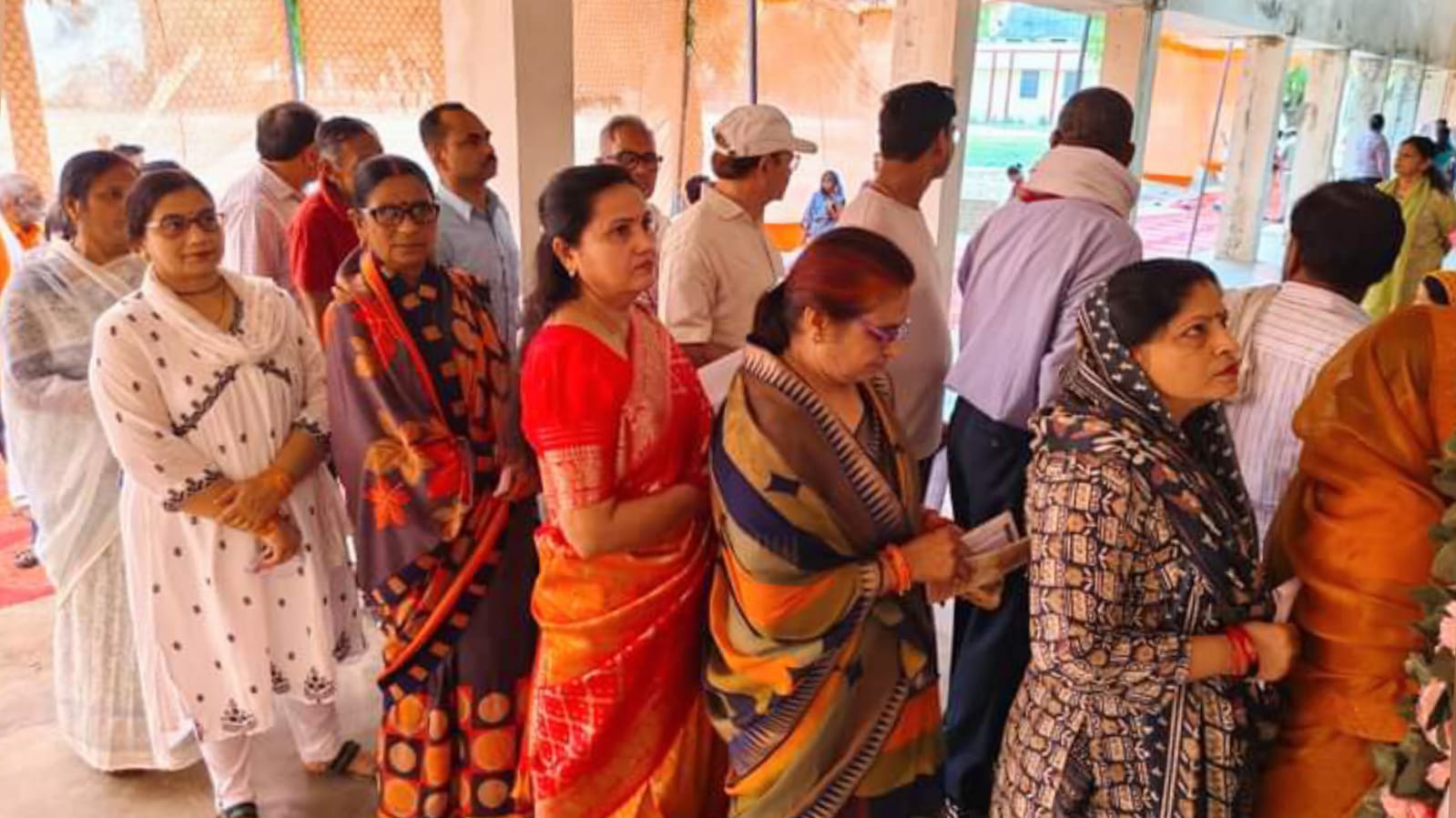 बांदा लोकसभा में मतदान पर तपिश पड़ी भारी : 60 प्रतिशत हुआ मतदान