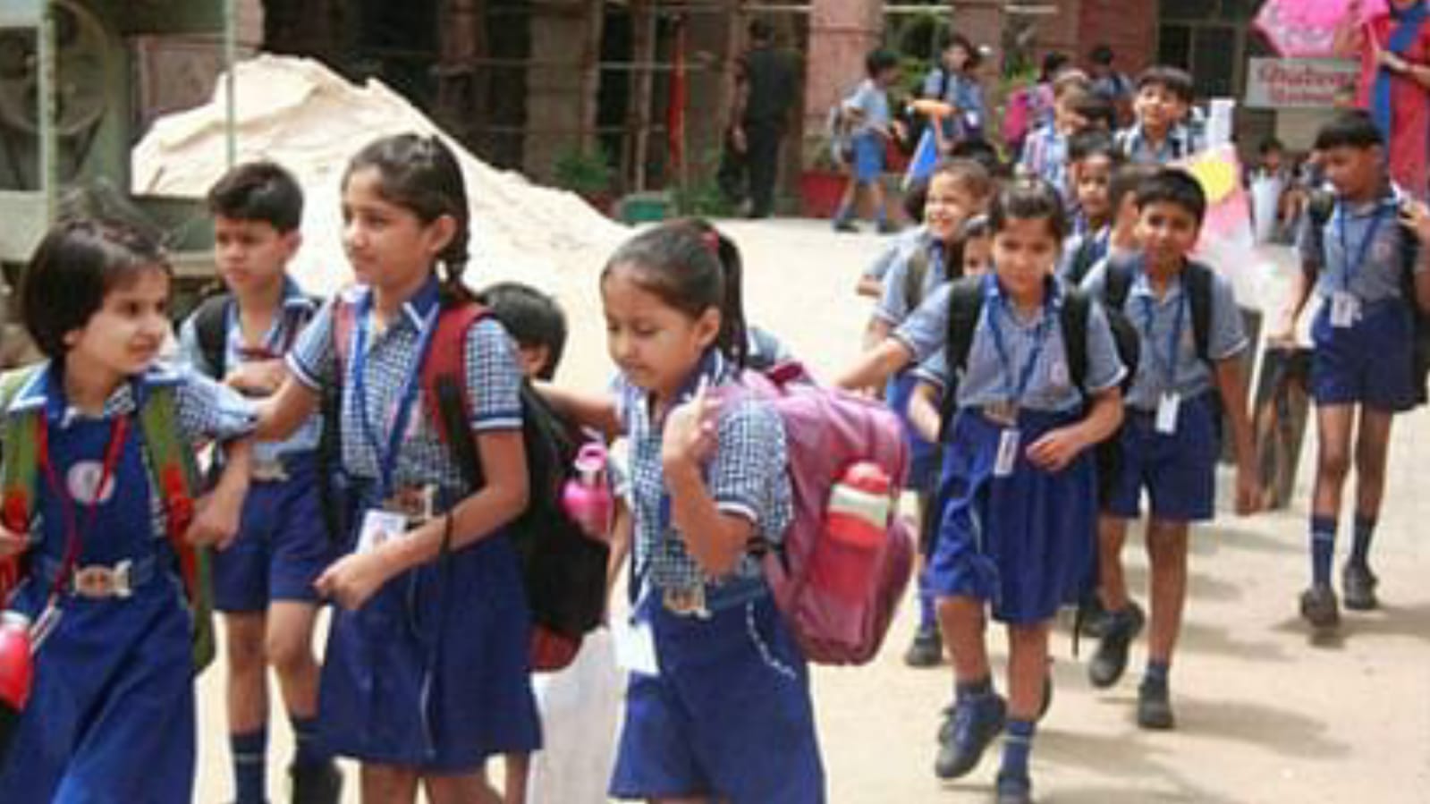 यूपी: माध्यमिक की तर्ज पर पहली बार जारी हुआ बेसिक स्कूलों के लिए कैलेंडर, प्रार्थना सभा की होगी तस्वीर