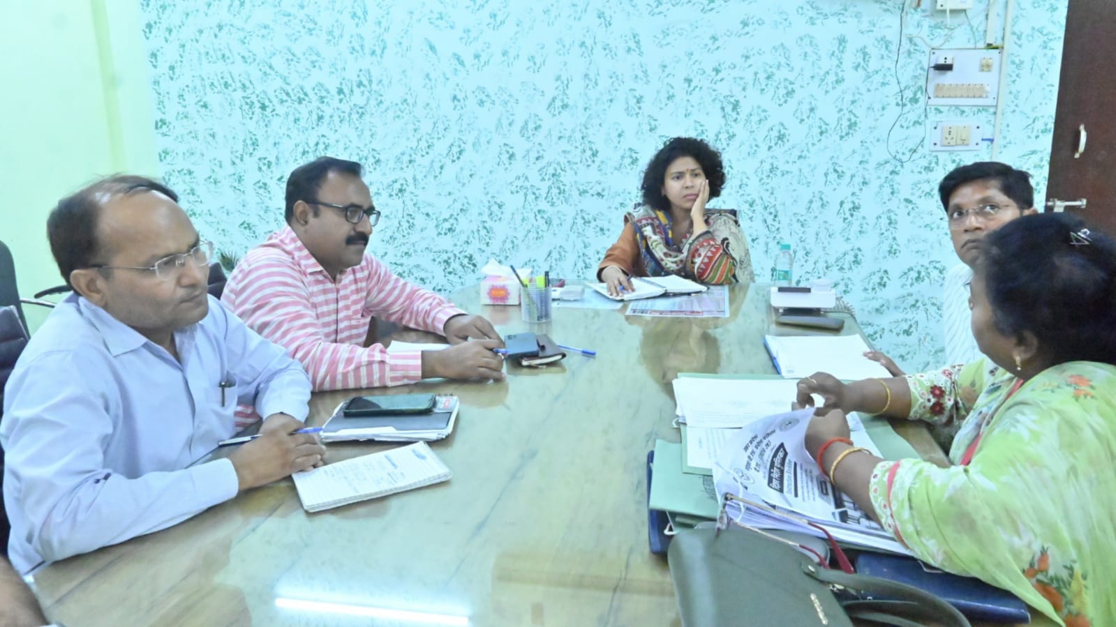 डीएम दुर्गा नागपाल बीएड प्रवेश परीक्षा को लेकर सख्त : कसा नागपाश