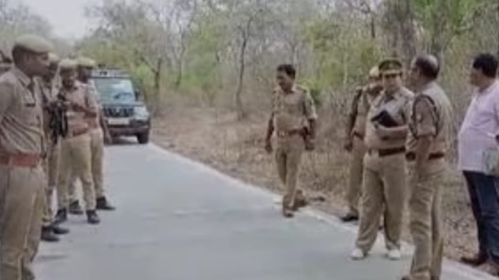आंखों में डाला मिर्च पाउडर, साढ़े तीन लाख की लूट: सामान खरीदने जा रहे थे सतना