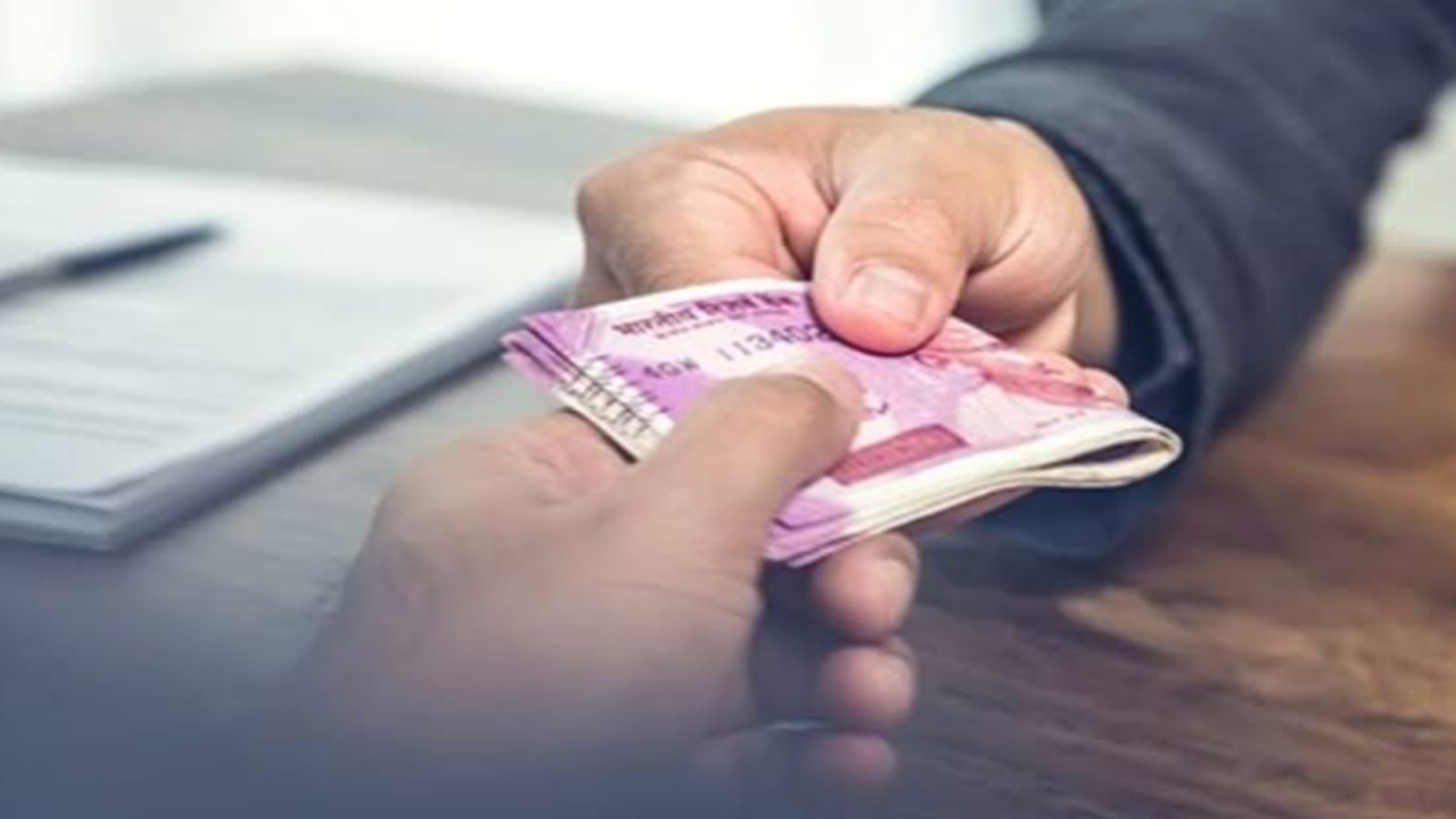 रिश्वत लेते पकड़ा गया बिजली विभाग का जेई: एंटी करप्शन टीम ने दर्ज कराई रिपोर्ट
