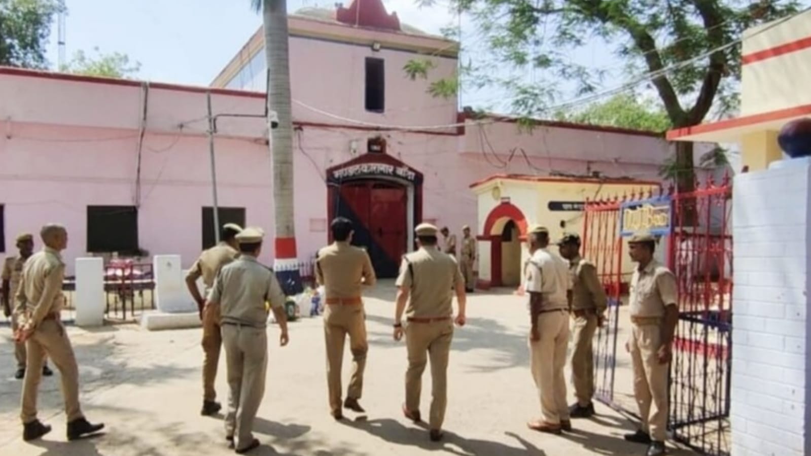 गर्मी में उबल रहीं बांदा जेल की बैरकें: बंदी फंगल इंफेक्शन का हो रहे शिकार