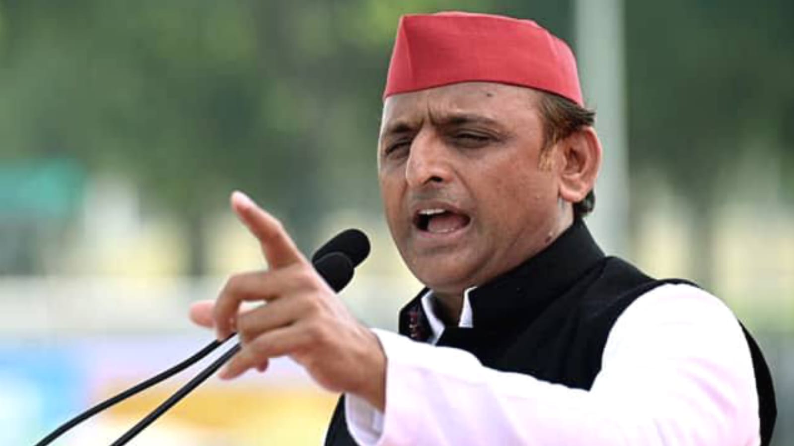 बलिया में अखिलेश यादव ने भाजपा पर कसा सियासी तंज: चुनाव में हार देखकर मोदी की लड़खड़ाई ज़ुबान