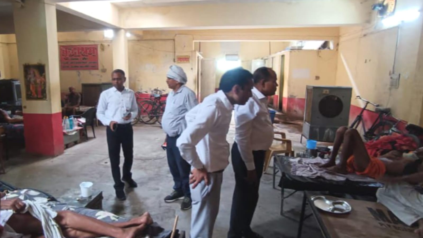 वृद्धा आश्रम बदहाली का शिकार: जजों नें प्रबंधक को लगाई फटकार