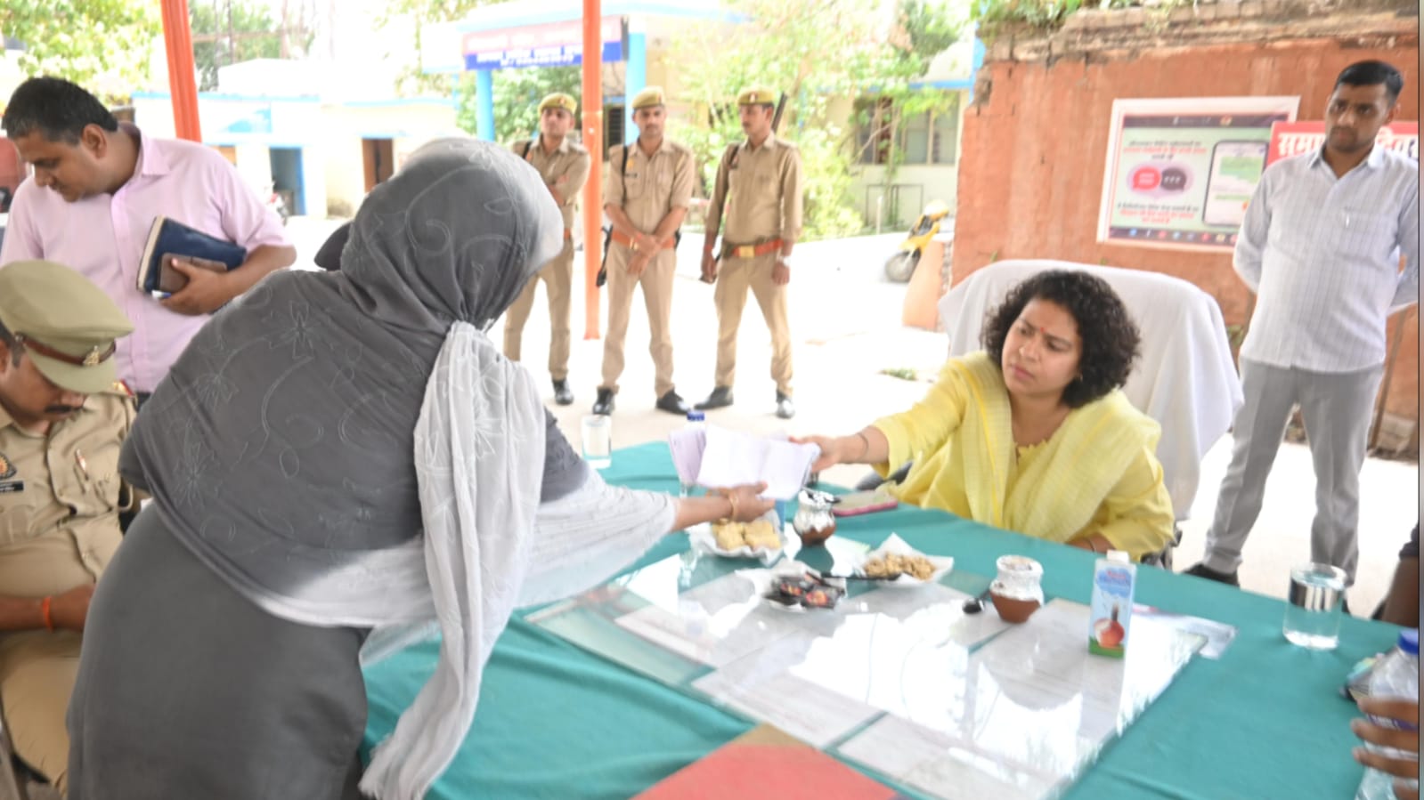 डीएम दुर्गा नें चुनाव के बाद संभाली जन समस्याओं के निदान की कमान