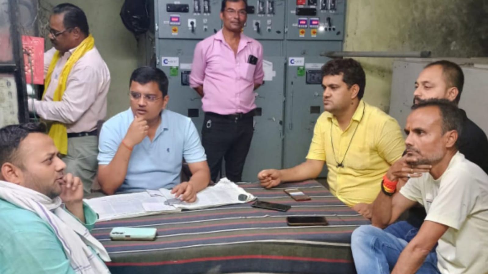 विधायक प्रकाश का प्रयास ला रहा है रंग : पटरी पर लाैट रही विद्युत आपूर्ति