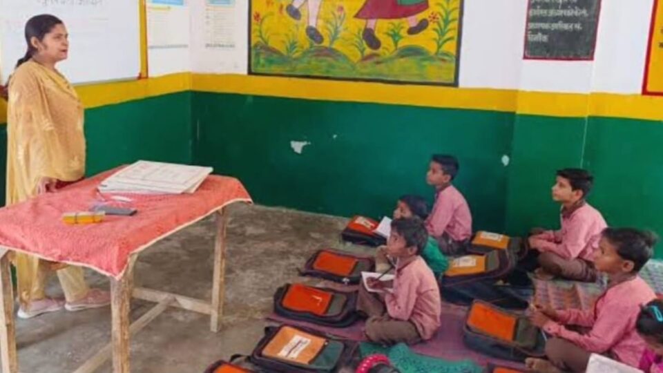 बेसिक शिक्षकों के लिये बुरी खबर: चेहरा दिखाकर लगेगी डिजिटल हाजिरी