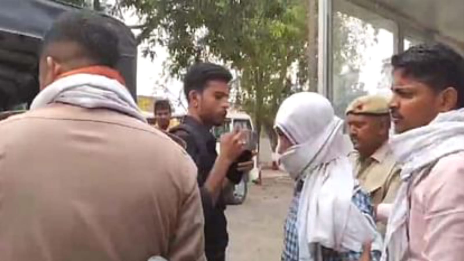 एमडीएम जिला समन्वयक दस हजार रिश्वत लेते गिरफ्तार, एंटी करप्शन टीम ने की कार्रवाई