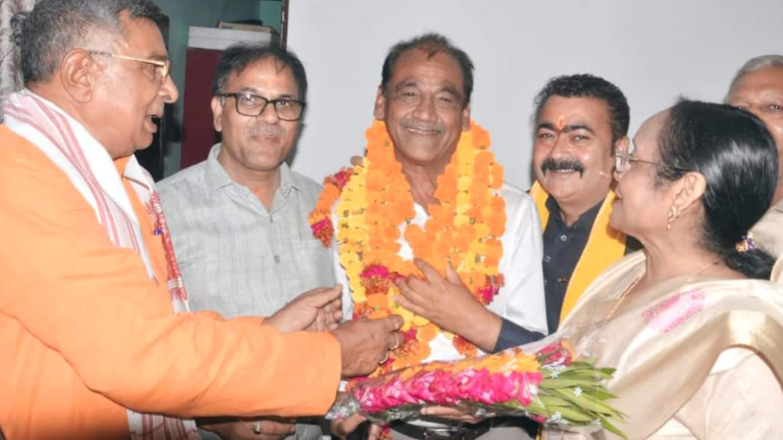 बचत अधिकारी राकेश जैन की ऐतिहासिक यादगार विदाई: हो रही जन जन में चर्चा