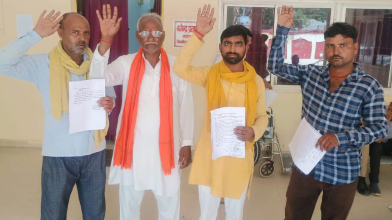 डीएम नगेन्द्र प्रताप से लगाई गुहार: धान की रोपाई का समय आते ही बिजली लो वोल्टेज