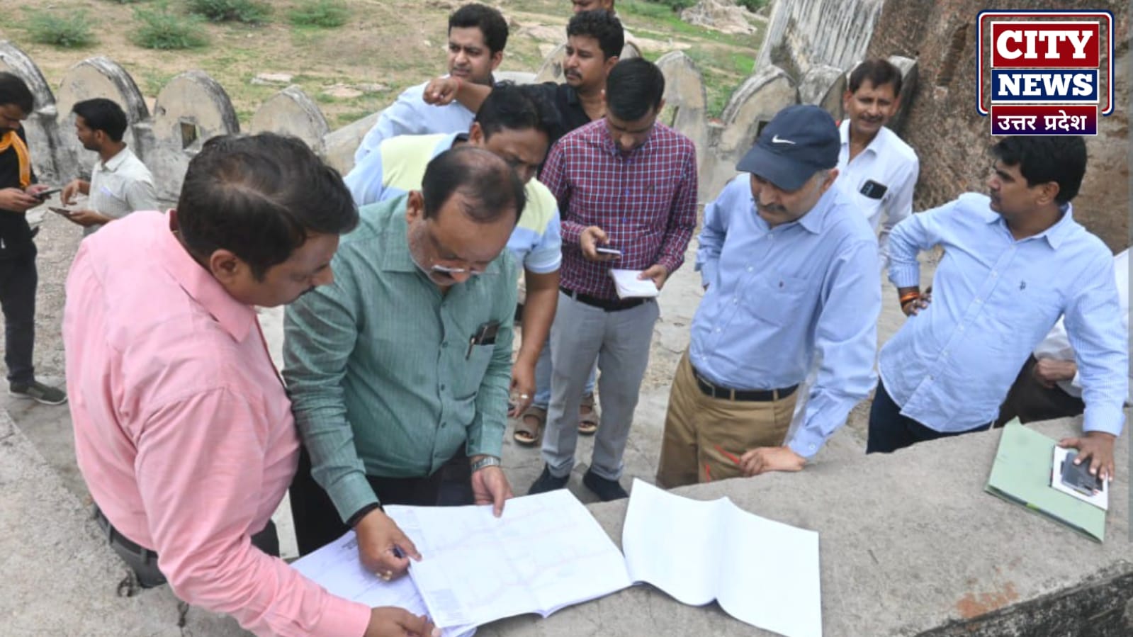 डीएम नगेन्द्र प्रताप द्वारा ऐतिहासिक पर्यटक धरोहरों का निरीक्षण: विकास कार्यों में तेजी के निर्देश