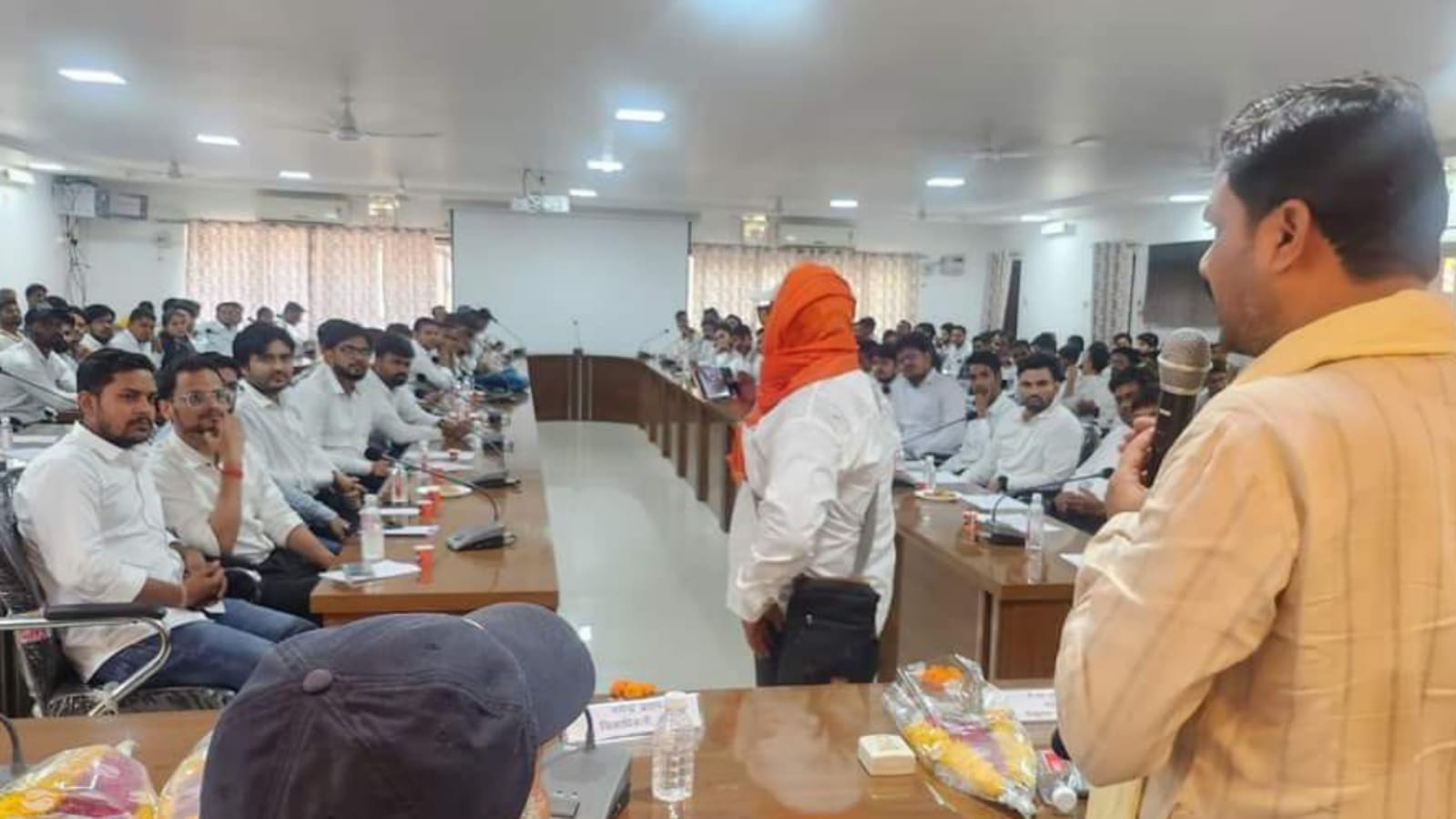 डीएम नगेंद्र प्रताप के आयोजन में लेखपालों को मिला नियुक्ति पत्र: हर्षित हो खिले चेहरे