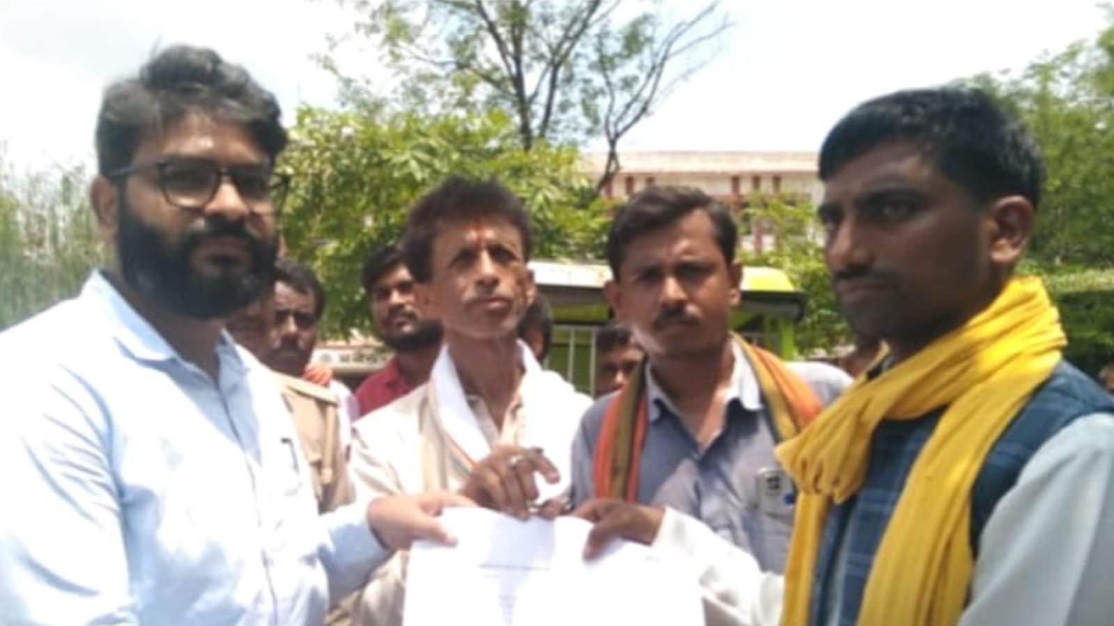 किसानों का फिर आया गुस्सा: मांगे पूरी न होने पर बिजली घर का घेराव कर दिया धरना