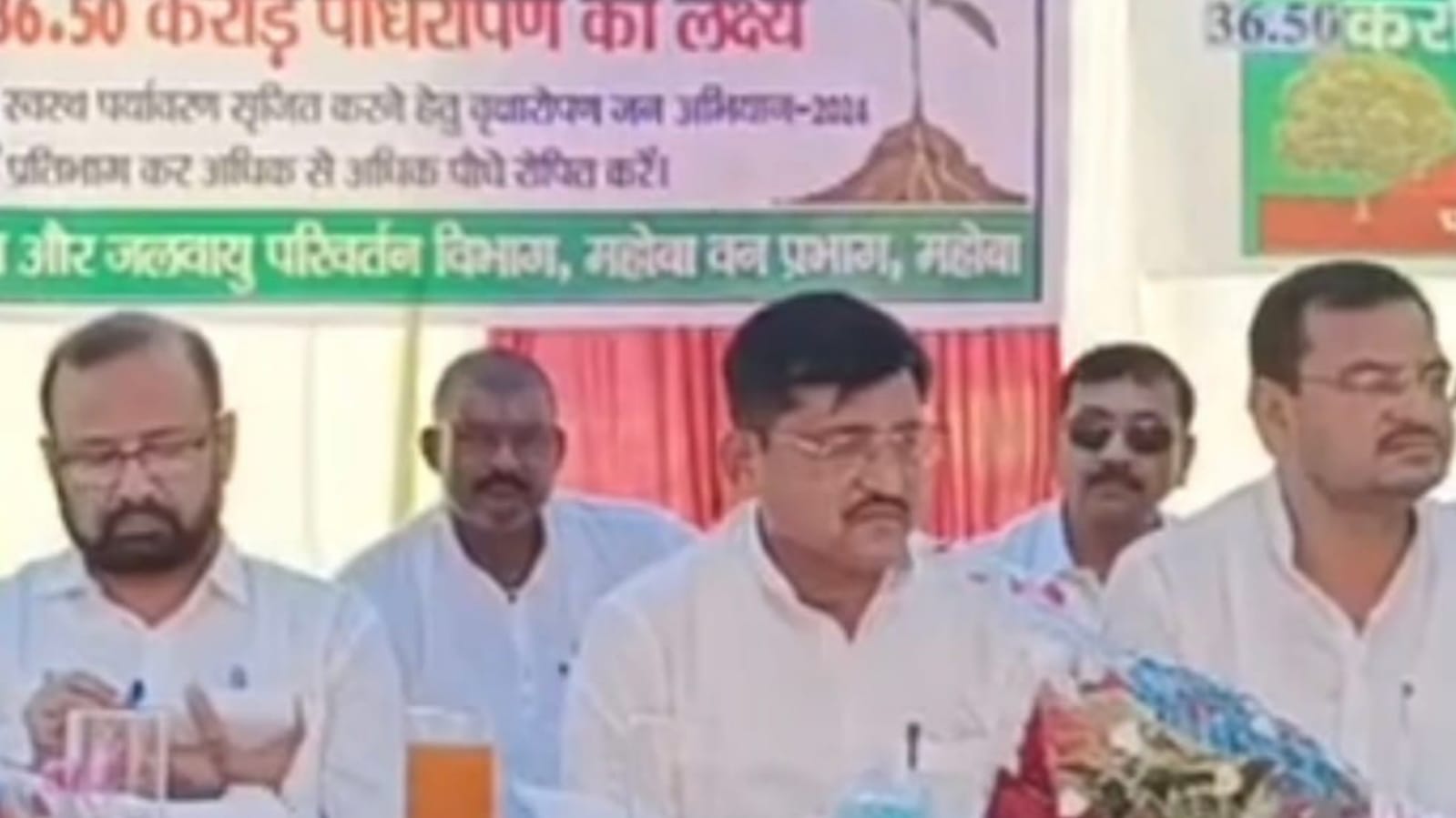 मंत्री रामकेश ने कहा पेड़ लगाये: बुंदेलखंड को पर्यावरण के अनुकूल बनाये