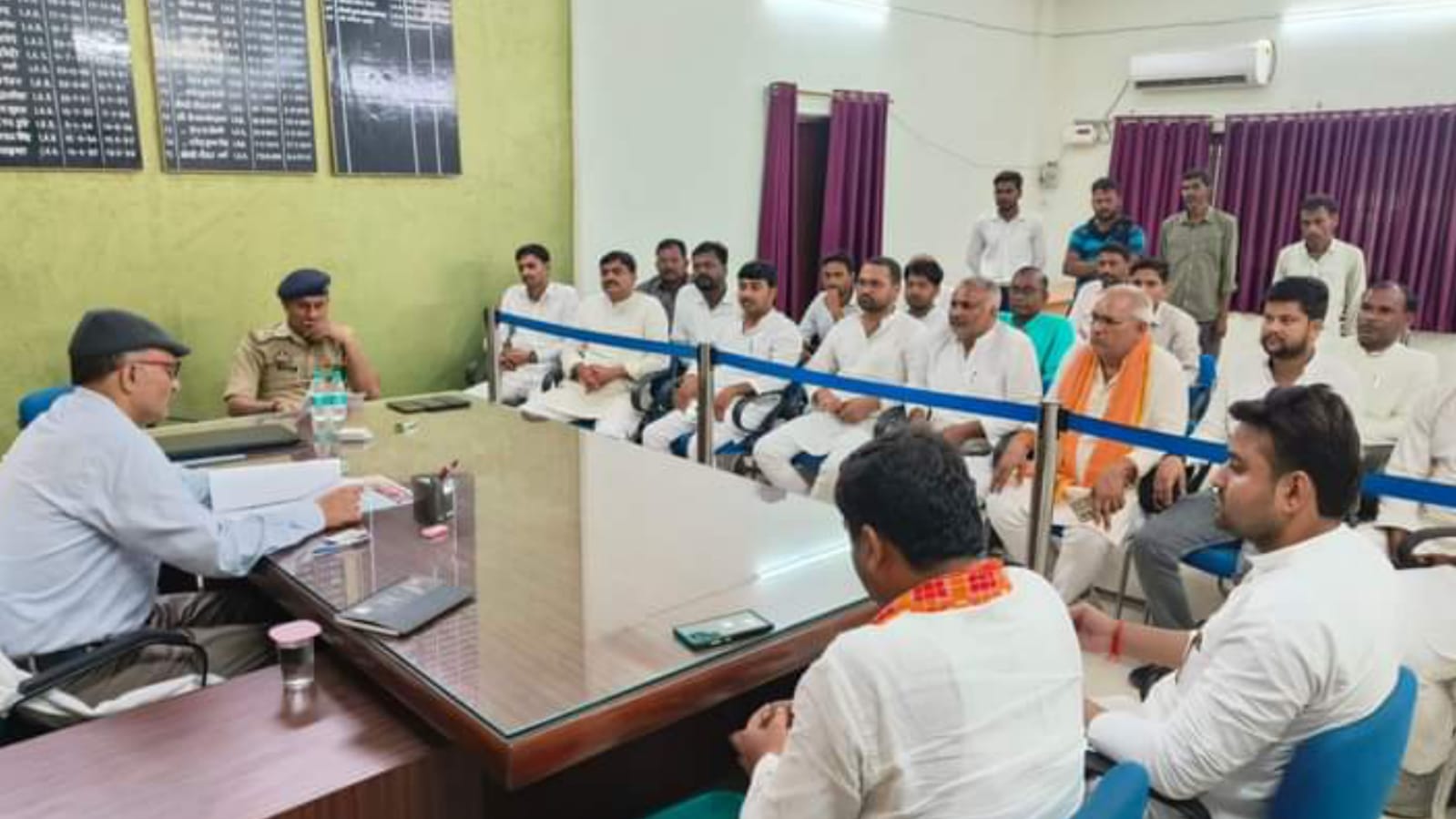 दरोगा की जिला पंचायत सदस्य से गुंडई ! अध्यक्ष सुनील पटेल डीएम से मिलें, कार्यवाई की मांग