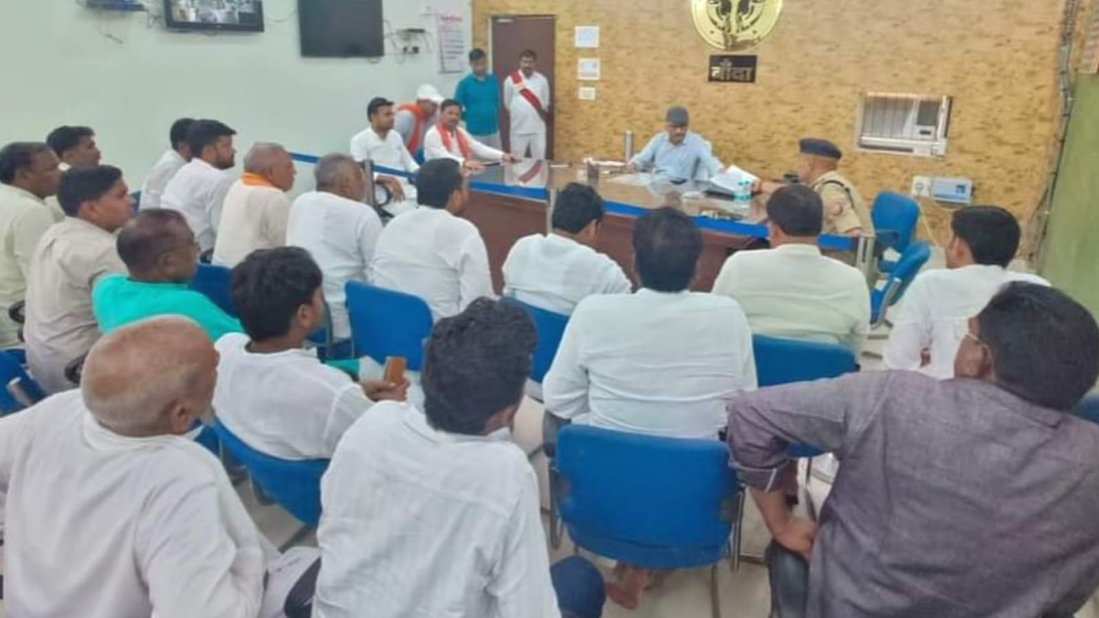 दरोगा की जिला पंचायत सदस्य से गुंडई ! अध्यक्ष सुनील पटेल डीएम से मिलें, कार्यवाई की मांग