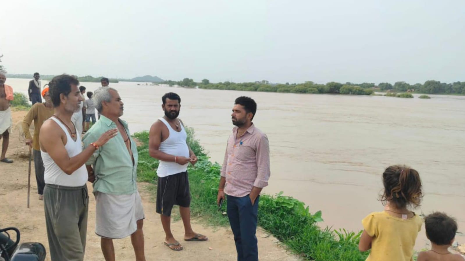 जल प्रलय की ओर बढ़ रही केन का जल स्तर घटना शुरू: 50 से अधिक गांव थे प्रभावित