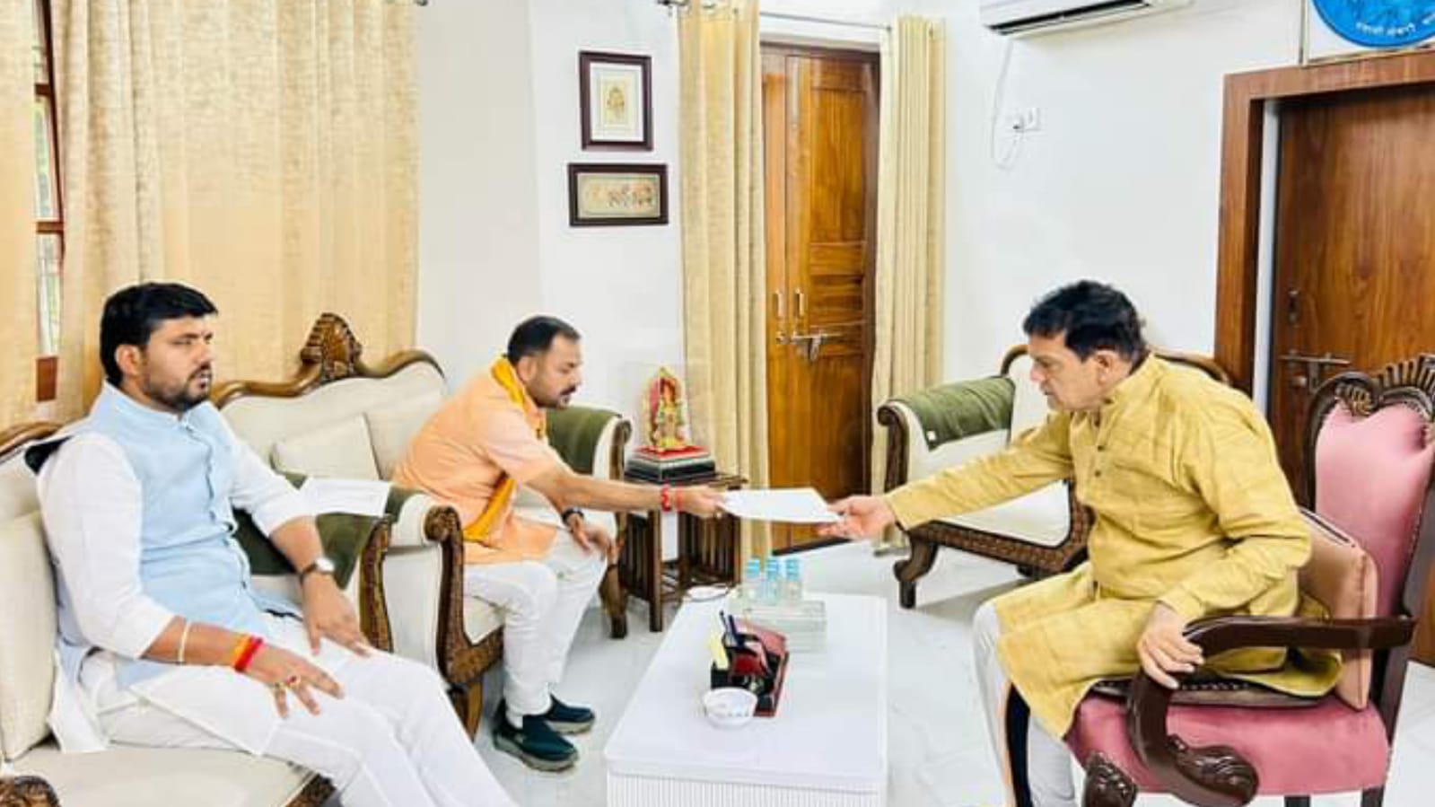 विधायक प्रकाश नें ऊर्जा मंत्री को बताया : बिजली आपूर्ति हो गई है सत्यानाश !