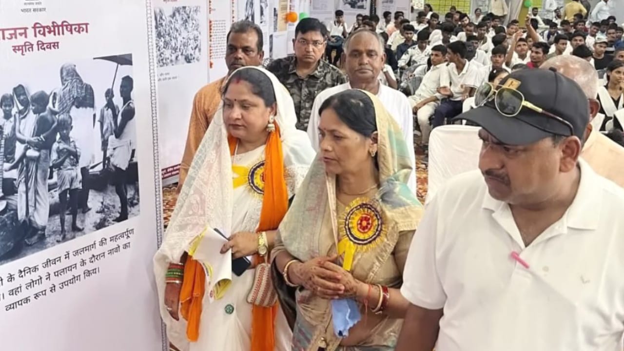पालिका अध्यक्ष मालती बासू की छलकी आँखें : भारत विभाजन पर दे रही थीं भाषण