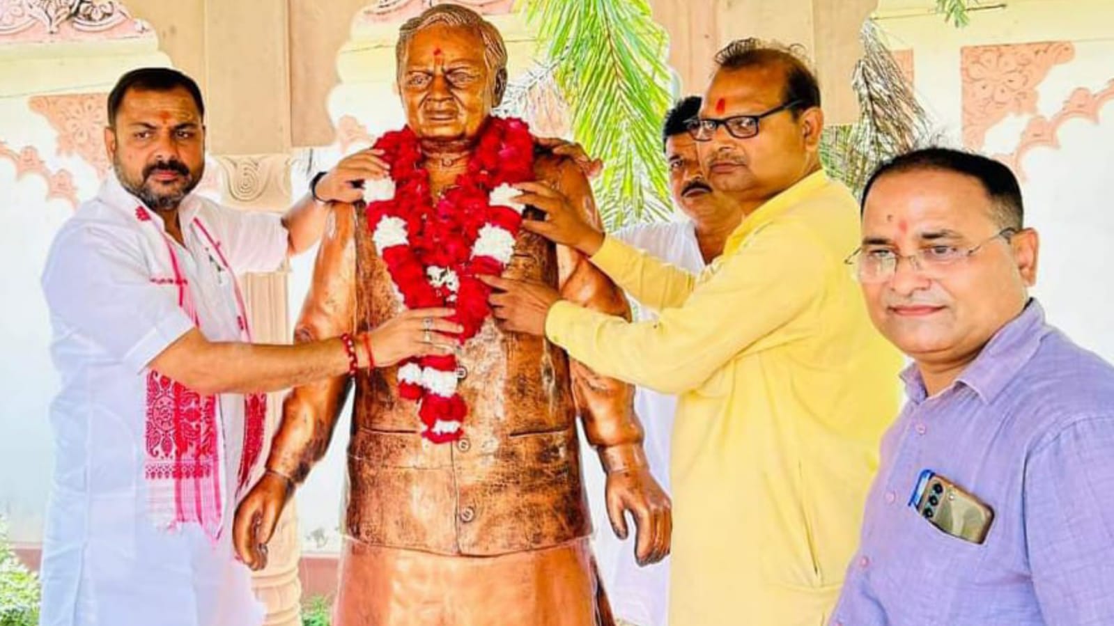 विधायक प्रकाश नें अटल बिहारी को किया प्रणाम: बोले देश की थे "आन बान शान"