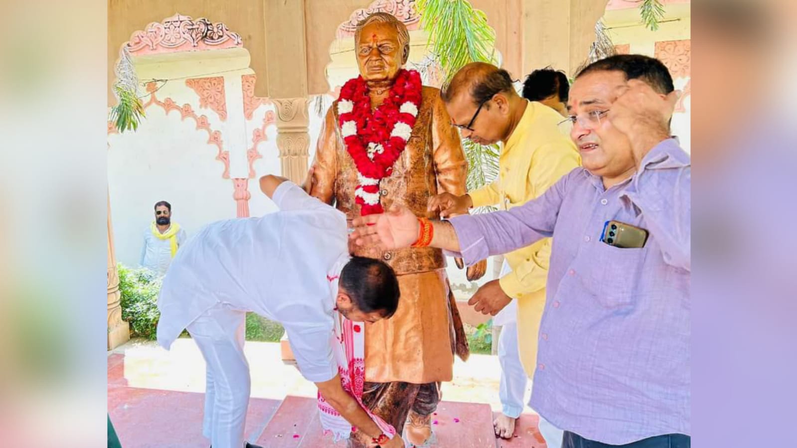 विधायक प्रकाश नें अटल बिहारी को किया प्रणाम: बोले देश की थे "आन बान शान"