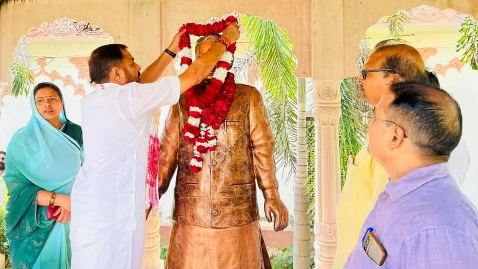 विधायक प्रकाश नें अटल बिहारी को किया प्रणाम: बोले देश की थे "आन बान शान"