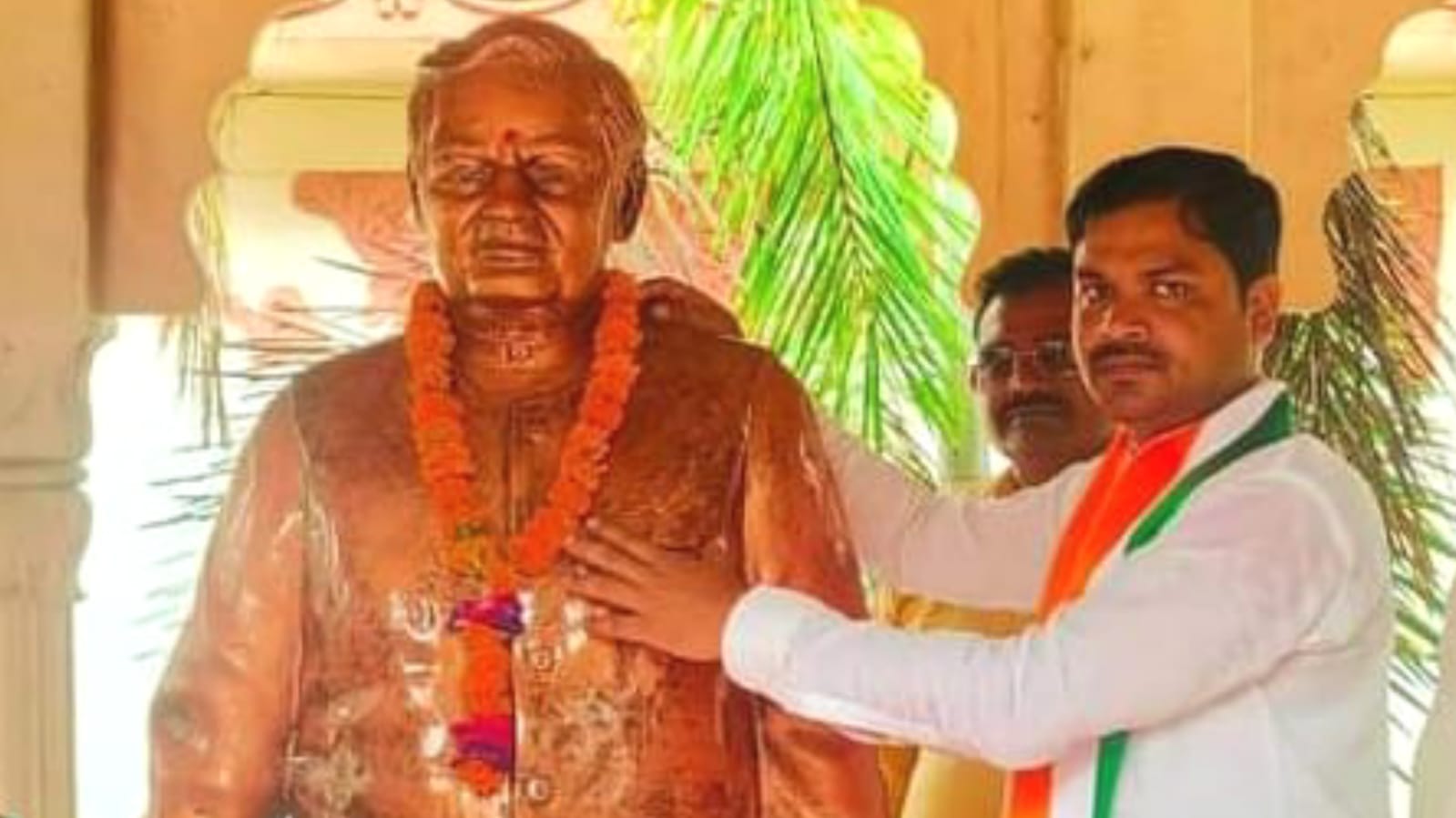 भाजपा नें अटल वाटिका किया गुलजार : पूर्व पीएम को किया याद