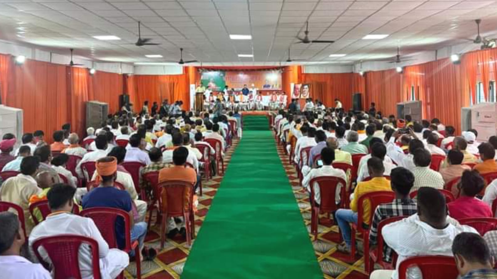 केशव मौर्य नें लिया यू टर्न: मंत्री रामकेश हुये अति प्रसन्न, बजाई ताली