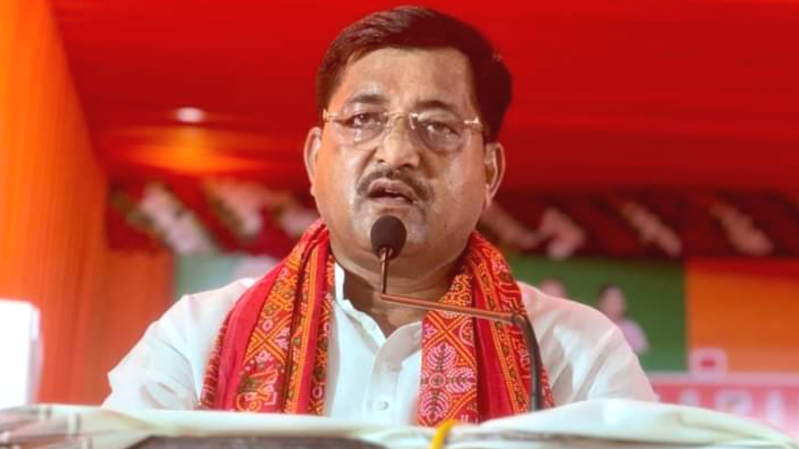 केशव मौर्य नें लिया यू टर्न: मंत्री रामकेश हुये अति प्रसन्न, बजाई ताली